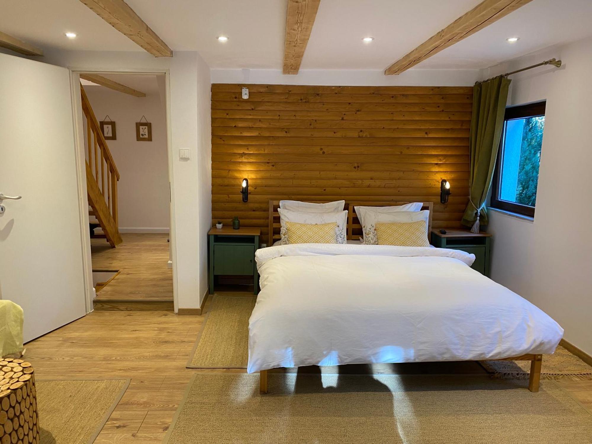 Mountain Chalet - Cabana La Muntele Baisorii Muntele Cacovei  Экстерьер фото